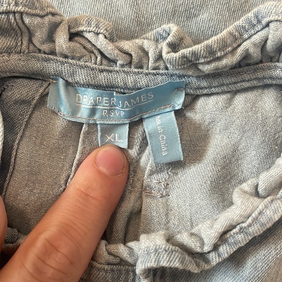 💗Draper James light denim top - Picture 4 of 5